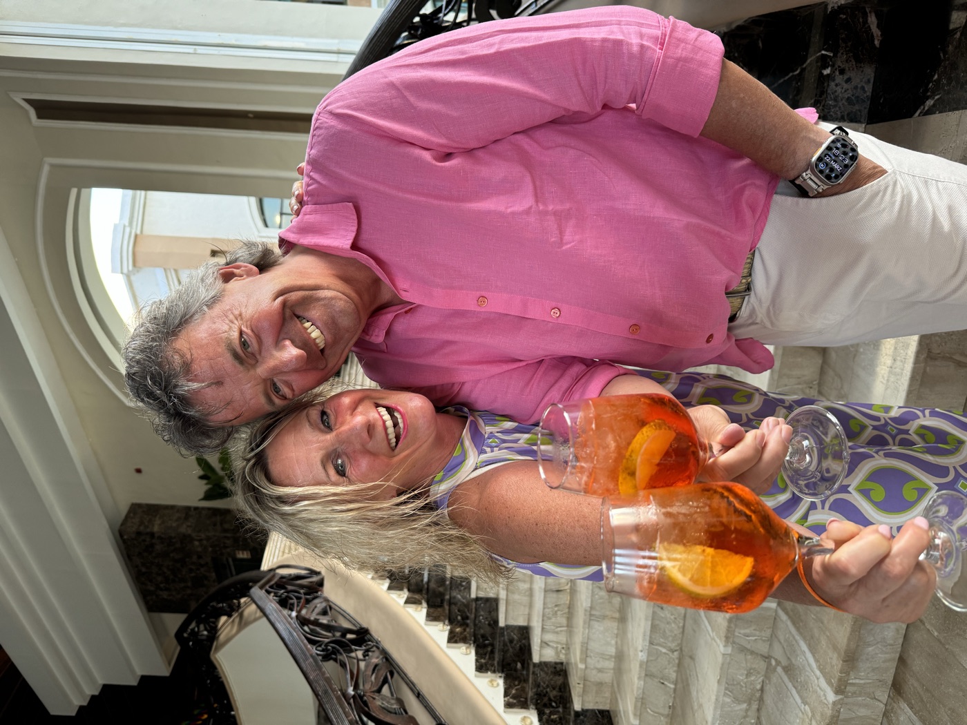 Maren und Achim lachen zusammen